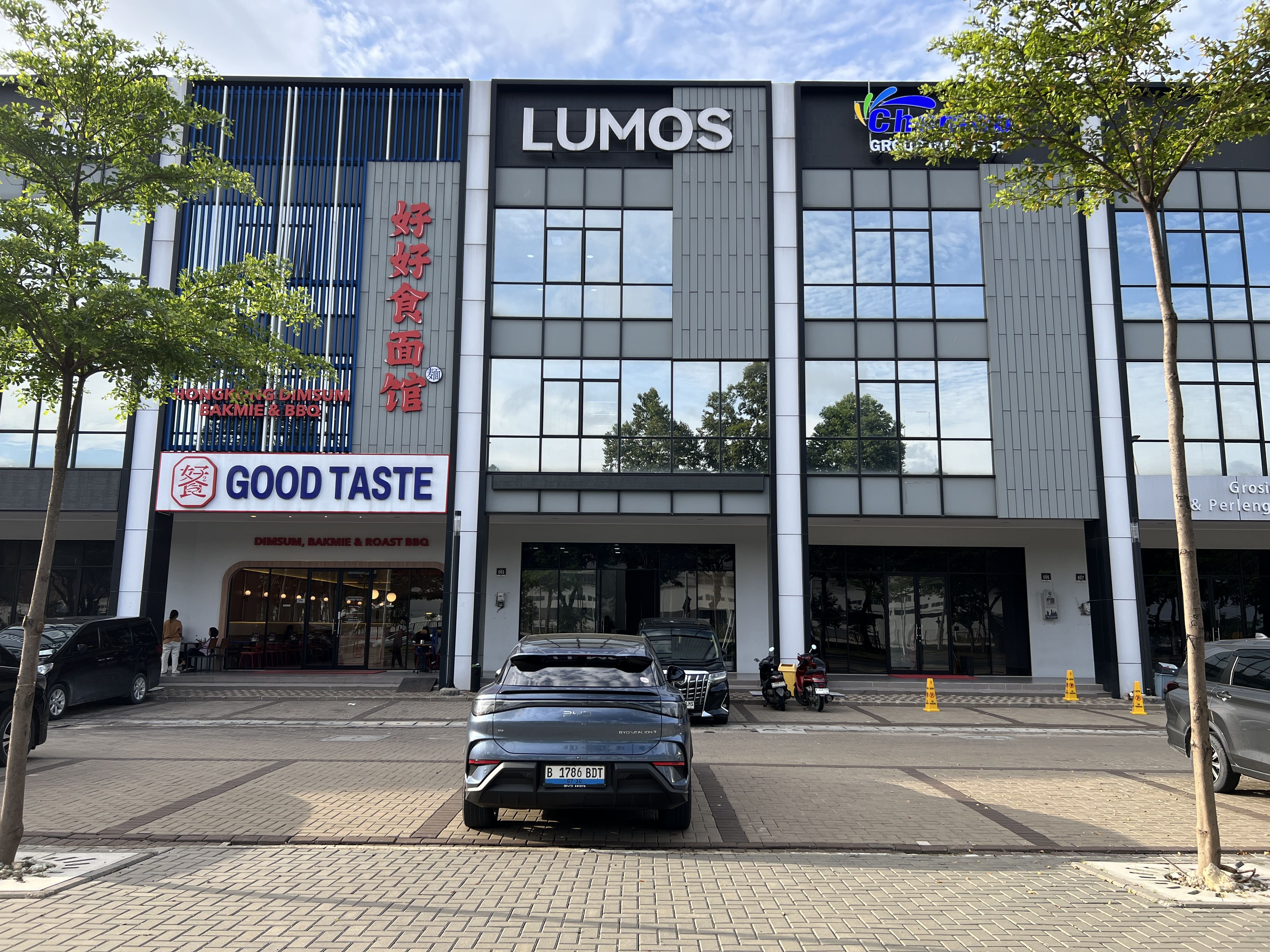 PT LUMOS BUILDING MATERIALS logo