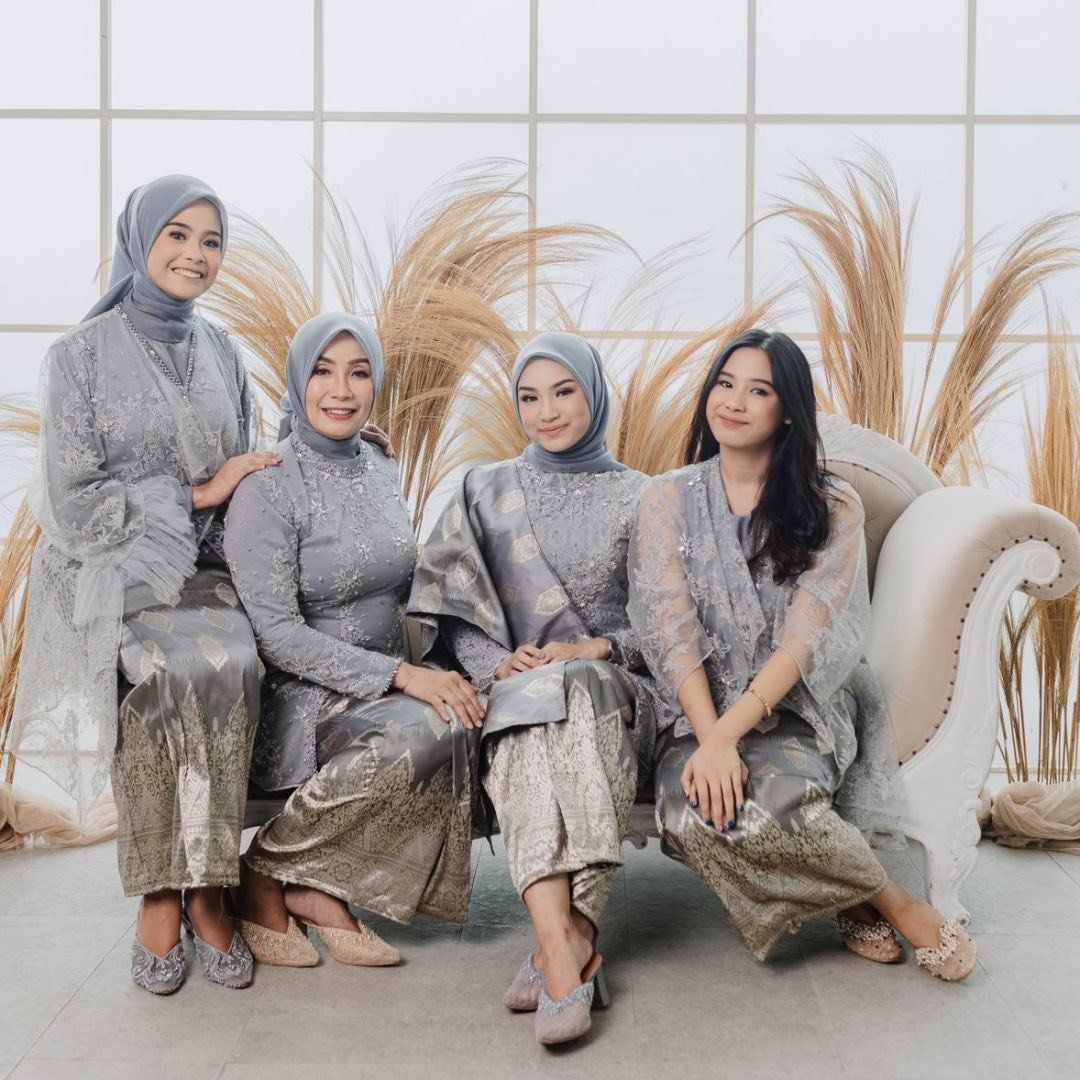 Any Zahira Attire