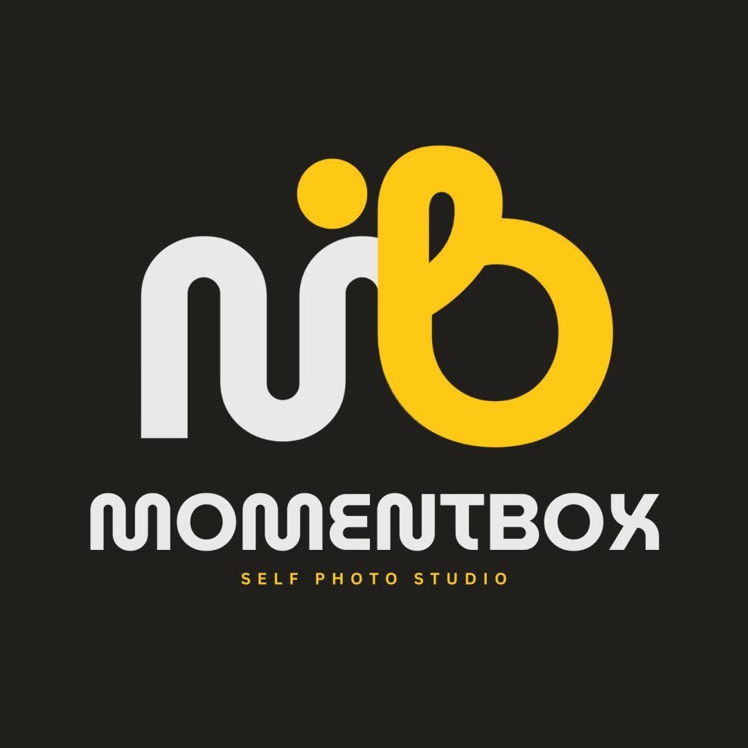 Momentbox Studio logo