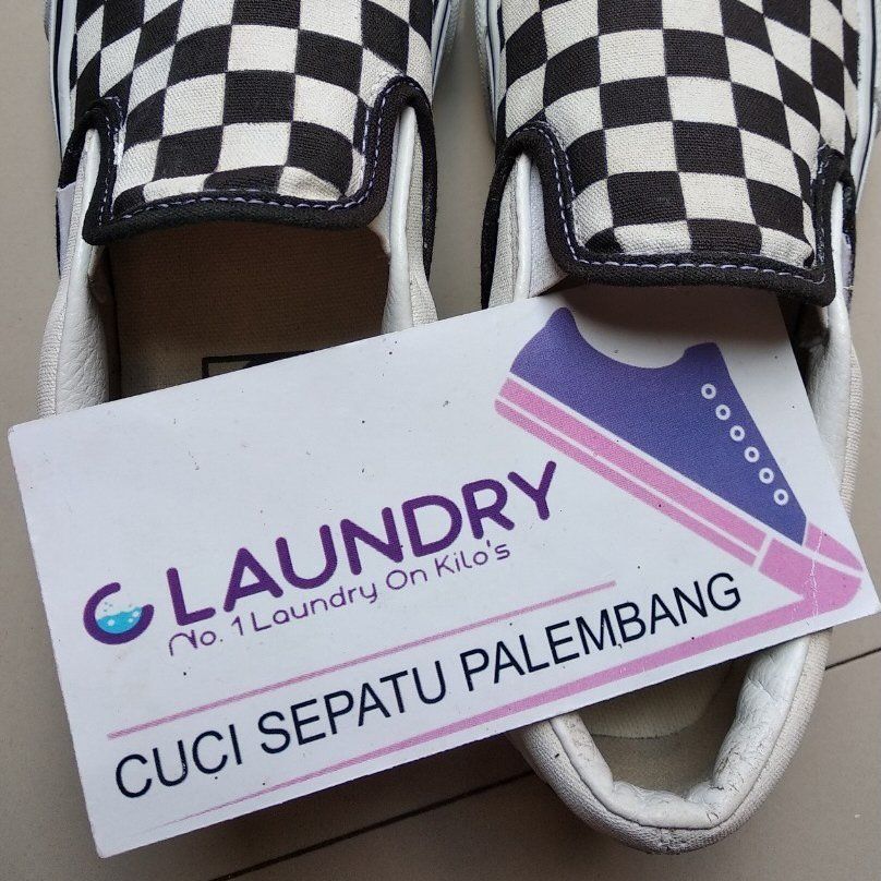C LAUNDRY logo